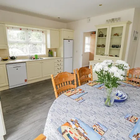 2 Castle Cove Dromahair