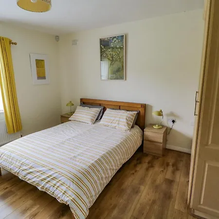 2 Castle Cove Dromahair